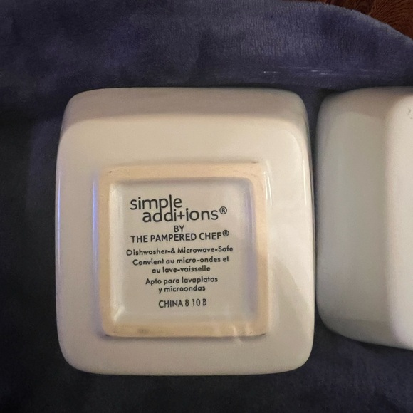 The Pampered Chef Two Bowls & Silver Metal Holder, good condition - Picture 5 of 8